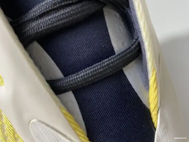 V3 YEEZY ADIDAS SRPHYM